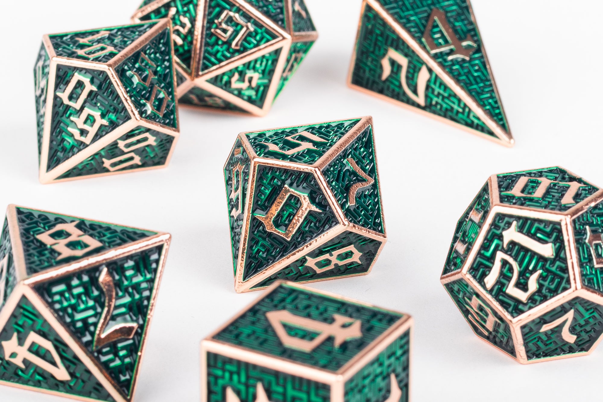 Labyrinth Green Gold Polyhedral Dice Set