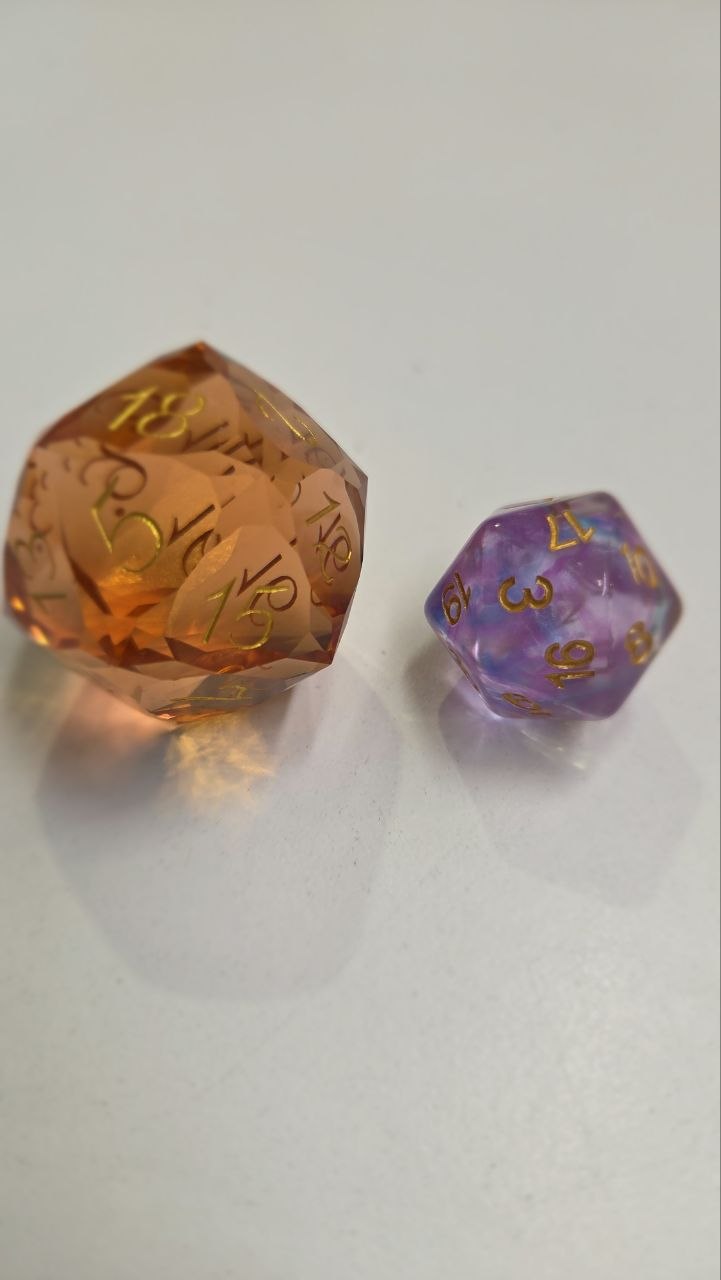 SECONDS Amber Glass 30mm Oversized D20